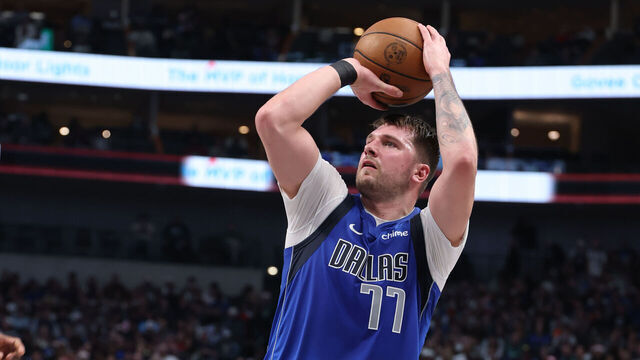 DALLAS, TX - DECEMBER 25: Luka Doncic #77 of the Dallas Mavericks shoots the ball during the game against the Minnesota Timberwolves on December 25, 2024 at American Airlines Center in Dallas, Texas. Mandatory Copyright Notice: Copyright 2024 NBAE