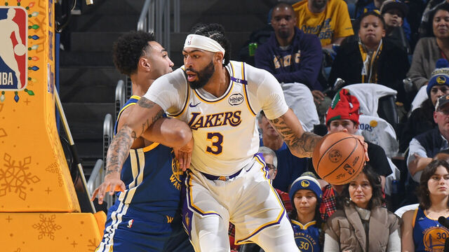 SAN FRANCISCO, CA - DECEMBER 25: Anthony Davis #3 of the Los Angeles Lakers handles the ball during the game against the Golden State Warriors on December 25, 2024 at Chase Center in San Francisco, California. NOTE TO USER: User expressly acknowledges and agrees that, by downloading and or using this photograph, user is consenting to the terms and conditions of Getty Images License Agreement. Mandatory Copyright Notice: Copyright 2024 NBAE