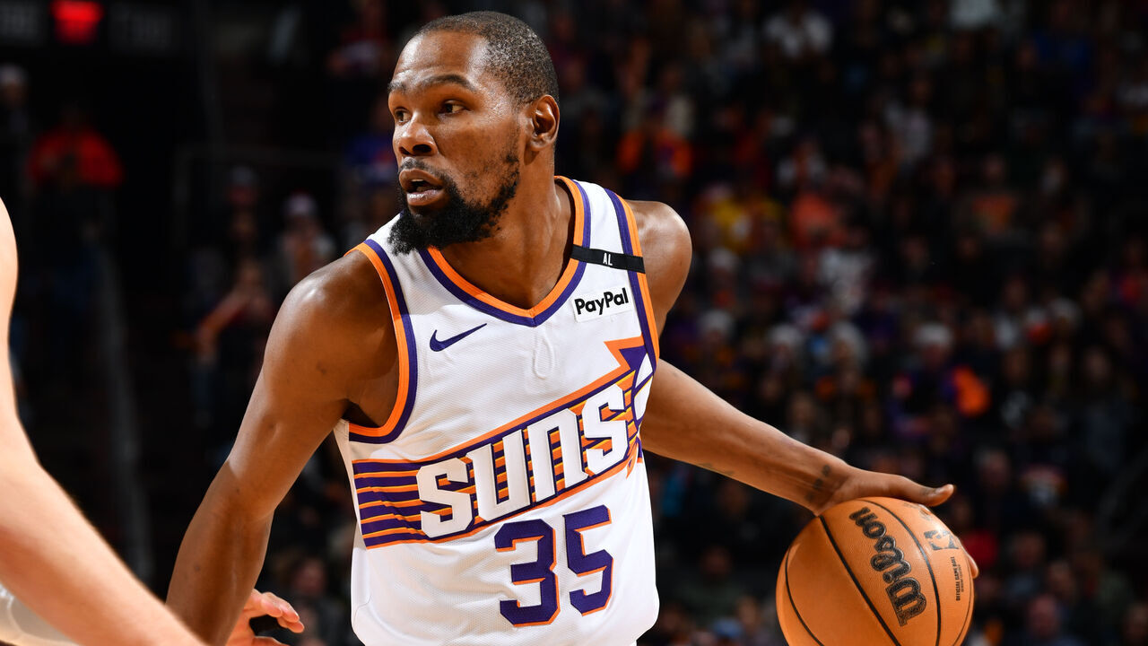 PHOENIX, AZ - DECEMBER 25: Kevin Durant #35 of the Phoenix Suns dribbles the ball during the game against the Denver Nuggets on December 25, 2024 at Footprint Center in Phoenix, Arizona. Mandatory Copyright Notice: Copyright 2024 NBAE