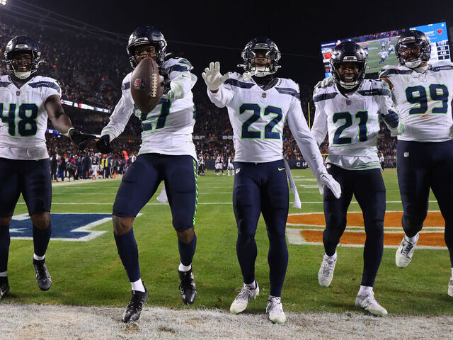 Seahawks keep playoff hopes alive with ugly 6-3 win on TNF vs. Bears | theScore.com