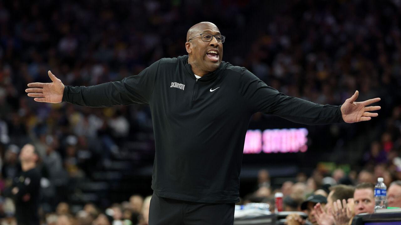 SACRAMENTO, CALIFORNIA - DECEMBER 19: Sacramento Kings head coach Mike Brown reacts towards his bench during their game against the Los Angeles Lakers in the first half at Golden 1 Center on December 19, 2024 in Sacramento, California. NOTE TO USER: User expressly acknowledges and agrees that, by downloading and/or using this photograph, user is consenting to the terms and conditions of the Getty Images License Agreement.