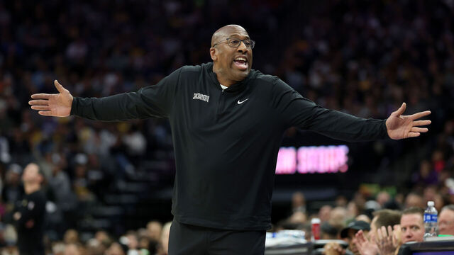 SACRAMENTO, CALIFORNIA - DECEMBER 19: Sacramento Kings head coach Mike Brown reacts towards his bench during their game against the Los Angeles Lakers in the first half at Golden 1 Center on December 19, 2024 in Sacramento, California. NOTE TO USER: User expressly acknowledges and agrees that, by downloading and/or using this photograph, user is consenting to the terms and conditions of the Getty Images License Agreement.