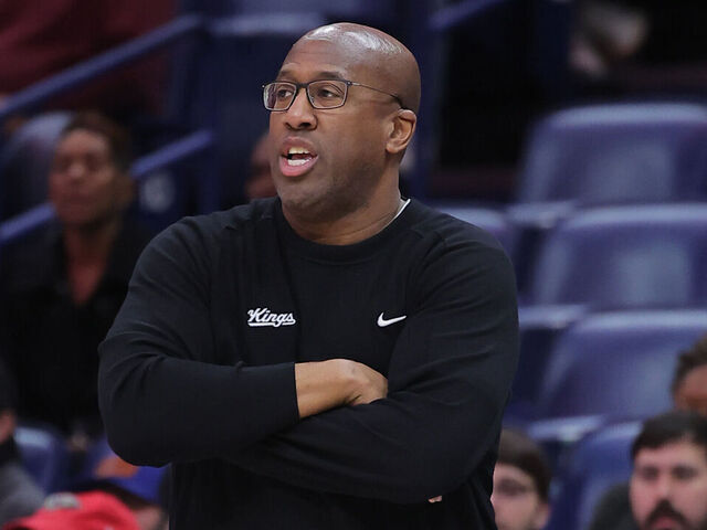 NEW ORLEANS, LOUISIANA - DECEMBER 12: Head coach Mike Brown of the Sacramento Kings reacts against the New Orleans Pelicans during a game at the Smoothie King Center on December 12, 2024 in New Orleans, Louisiana.