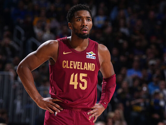 Mitchell leads Cavs past Nuggets for 6th straight win | theScore.com