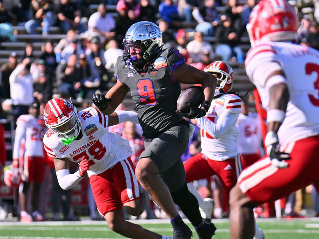 ALBUQUERQUE, NEW MEXICO - DECEMBER 28: Tight end Drake Dabney #9 of the TCU Horned Frogs runs for yardage against safety Kody Jackson #28 of the Louisiana Ragin' Cajuns during the first half of the Isleta New Mexico Bowl at University Stadium on December 28, 2024 in Albuquerque, New Mexico.