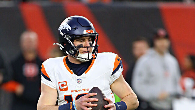 CINCINNATI, OH - DECEMBER 28 - Denver Broncos quarterback Bo Nix (10) in a game between the Denver Broncos and the Cincinnati Bengals at Paycor Stadium on Saturday, December 28, 2024.