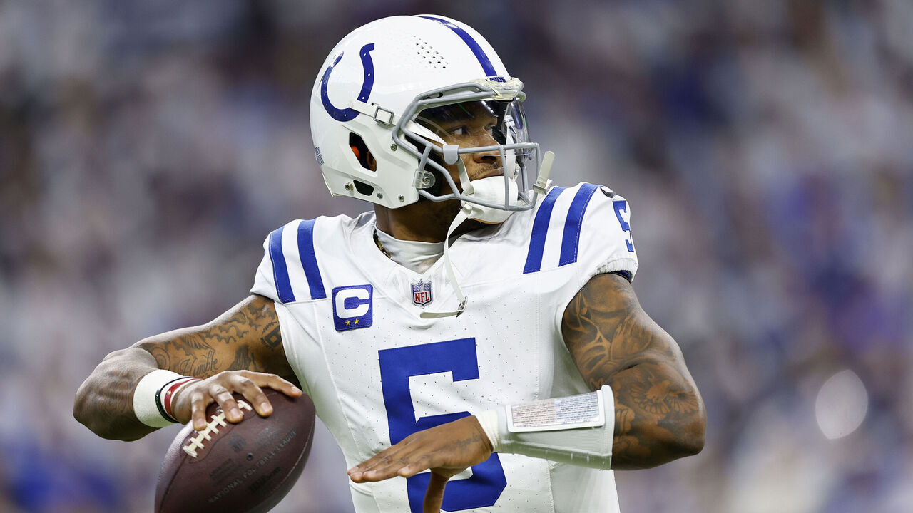 INDIANAPOLIS, IN - DECEMBER 22: Indianapolis Colts quarterback Anthony Richardson (5) during a NFL game between the Tennessee Titans and the Indianapolis Colts on December 22, 2024 at Lucas Oil Stadium in Indianapolis, IN.