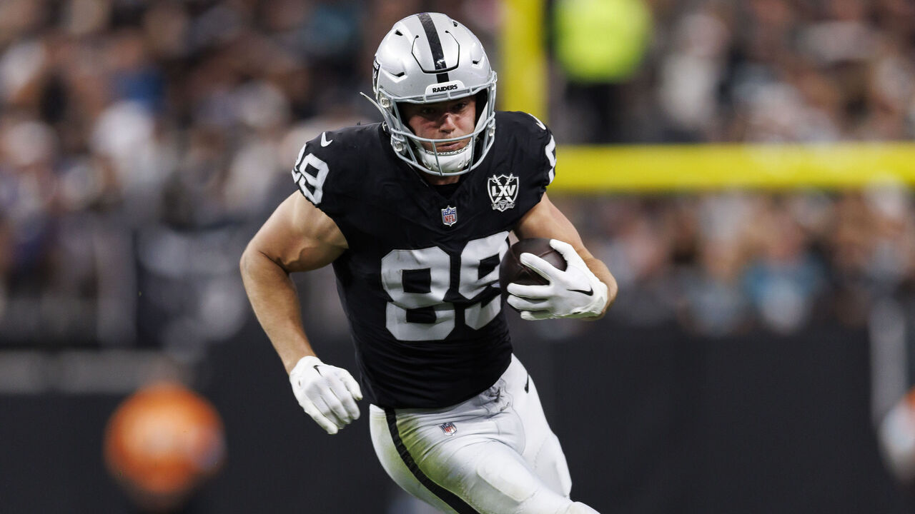 LAS VEGAS, NEVADA - DECEMBER 22: Tight end Brock Bowers #89 of the Las Vegas Raiders carries the ball during an NFL football game against the Jacksonville Jaguars, at Allegiant Stadium on December 22, 2024 in Las Vegas, Nevada.
