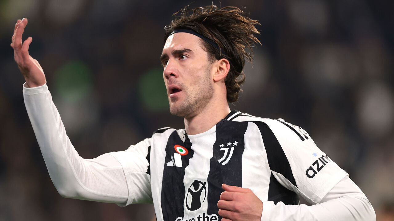 TURIN, ITALY - DECEMBER 29: Dusan Vlahovic of Juventus reacts during the Serie A match between Juventus FC and ACF Fiorentina at Allianz Stadium on December 29, 2024 in Turin, Italy.