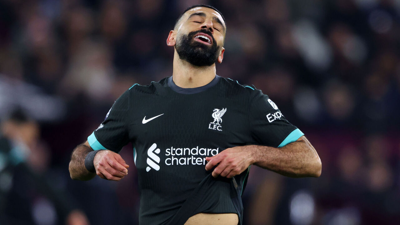 LONDON, ENGLAND - DECEMBER 29: Mohamed Salah of Liverpool rues a missed chance during the Premier League match between West Ham United FC and Liverpool FC at London Stadium on December 29, 2024 in London, England.