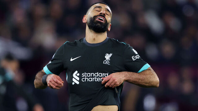 LONDON, ENGLAND - DECEMBER 29: Mohamed Salah of Liverpool rues a missed chance during the Premier League match between West Ham United FC and Liverpool FC at London Stadium on December 29, 2024 in London, England.