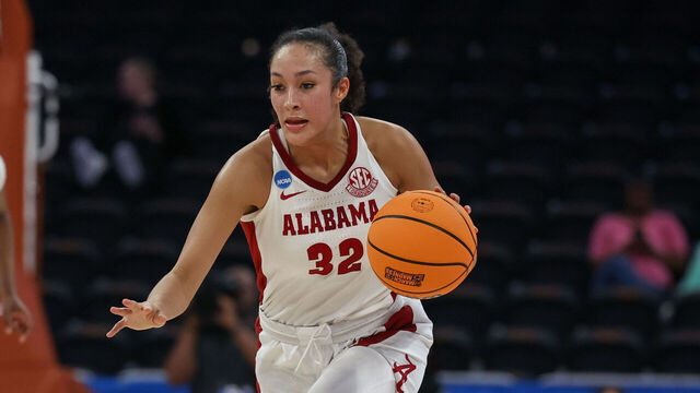 AUSTIN, TX - MARCH 22: Alabama Crimson Tide guard Aaliyah Nye (32) races up court while being chased by Florida State Seminoles guard Ta'Niya Latson (00) during the Alabama Crimson Tide game versus the Florida State Seminoles in the first round of the NCAA Division I Women's Championship on March, 22, 2024, at Moody Center in Austin, TX.