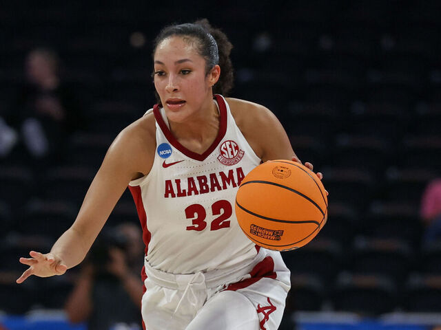 AUSTIN, TX - MARCH 22: Alabama Crimson Tide guard Aaliyah Nye (32) races up court while being chased by Florida State Seminoles guard Ta'Niya Latson (00) during the Alabama Crimson Tide game versus the Florida State Seminoles in the first round of the NCAA Division I Women's Championship on March, 22, 2024, at Moody Center in Austin, TX.