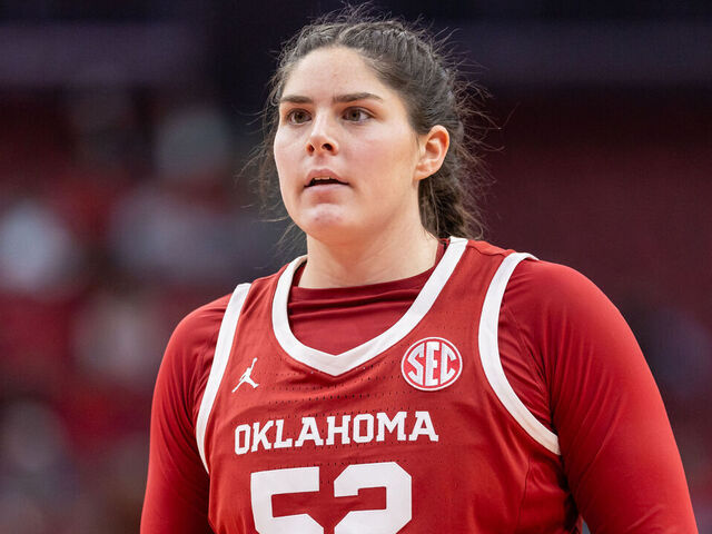 Beers' 6th double-double powers No. 9 Oklahoma past New Mexico State |  theScore.com
