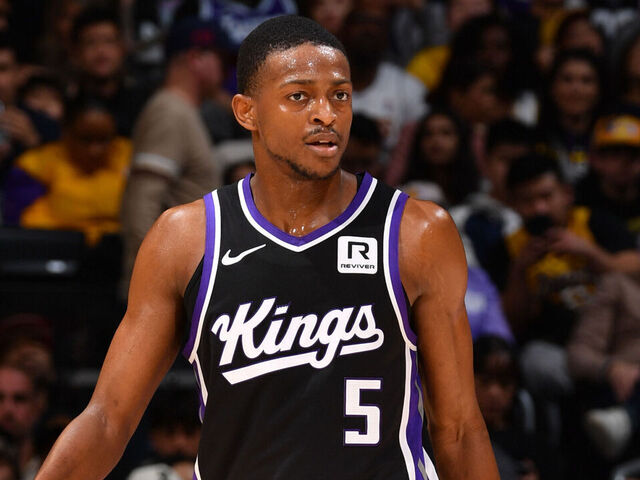 INGLEWOOD, CA - DECEMBER 28: De'Aaron Fox #5 of the Sacramento Kings looks on during the game against the Los Angeles Lakers on December 28, 2024 at Intuit Dome in Los Angeles, California. NOTE TO USER: User expressly acknowledges and agrees that, by downloading and/or using this Photograph, user is consenting to the terms and conditions of the Getty Images License Agreement. Mandatory Copyright Notice: Copyright 2024 NBAE