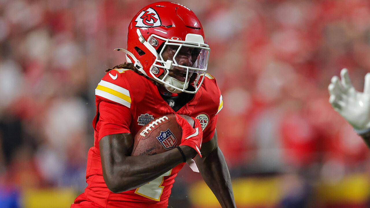 KANSAS CITY, MISSOURI - SEPTEMBER 5: Xavier Worthy #1 of the Kansas City Chiefs runs for a first quarter touchdown against the Baltimore Ravens at GEHA Field at Arrowhead Stadium on September 5, 2024 in Kansas City, Missouri.