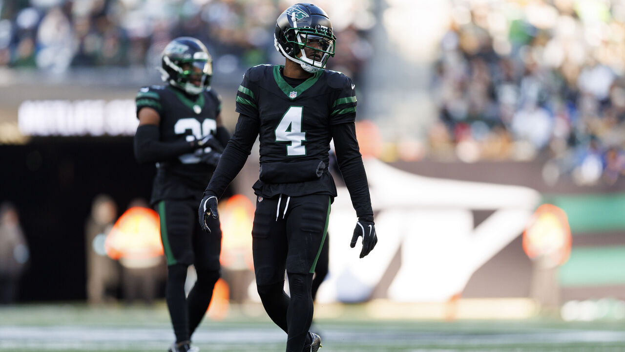 EAST RUTHERFORD, NEW JERSEY - DECEMBER 1: Cornerback D.J. Reed #4 of the New York Jets gets set during the first half of an NFL football game against the Seattle Seahawks, at MetLife Stadium on December 1, 2024 in East Rutherford, New Jersey.