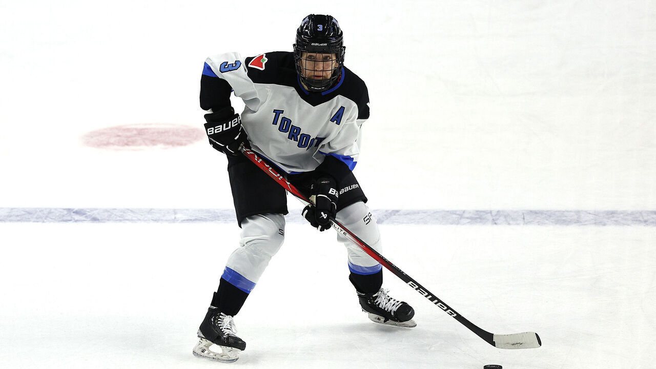 BRIDGEPORT, CONNECTICUT - JANUARY 05: Jocelyn Larocque #3 of Toronto looks to pass against New York at Total Mortgage Arena on January 05, 2024 in Bridgeport, Connecticut.