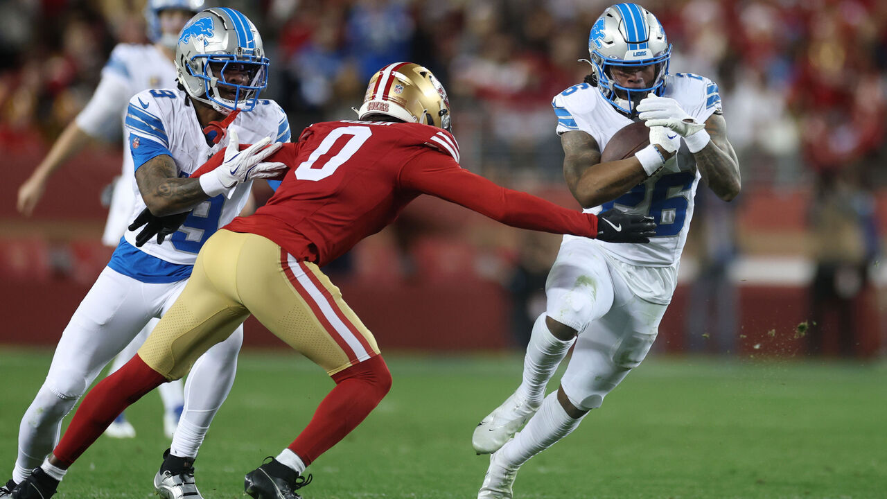 SANTA CLARA, CALIFORNIA - DECEMBER 30: Jahmyr Gibbs #26 of the Detroit Lions carries the ball as Jameson Williams #9 blocks Renardo Green #0 of the San Francisco 49ers during the second quarter at Levi's Stadium on December 30, 2024 in Santa Clara, California.