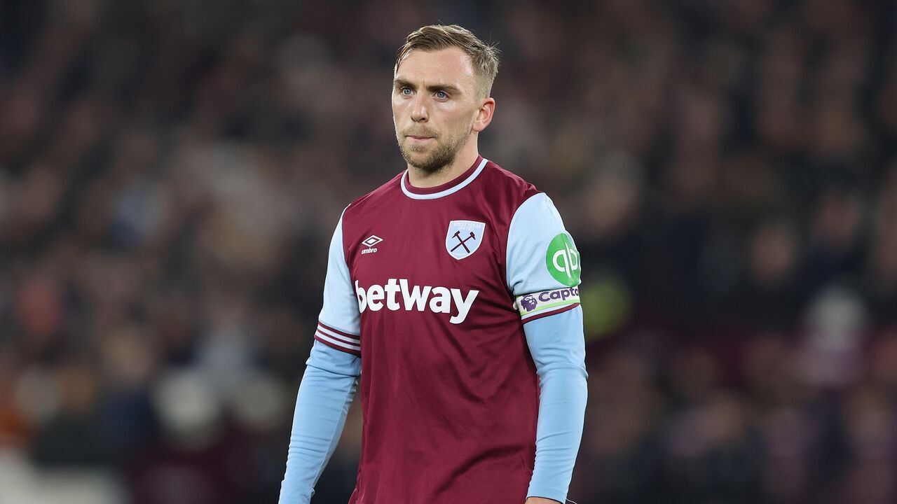 LONDON, ENGLAND - DECEMBER 29: Jarrod Bowen of West Ham United during the Premier League match between West Ham United FC and Liverpool FC at London Stadium on December 29, 2024 in London, England.