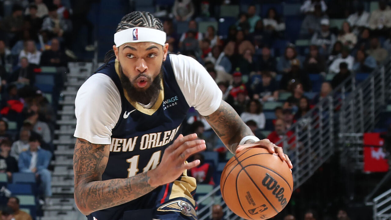 NEW ORLEANS, LA - DECEMBER 5: Brandon Ingram #14 of the New Orleans Pelicans drives to the basket during the game against the Phoenix Suns on December 5, 2024 at the Smoothie King Center in New Orleans, Louisiana. Mandatory Copyright Notice: Copyright 2024 NBAE