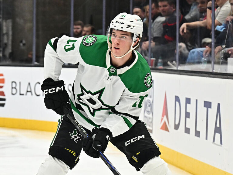 Stars, Oskar Back agree to 2year extension