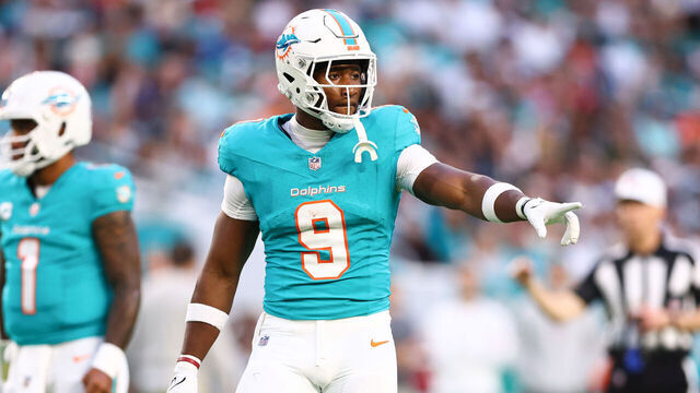 MIAMI GARDENS, FLORIDA - DECEMBER 22: Jonnu Smith #9 of the Miami Dolphins reacts during the second half of the game against the San Francisco 49ers at Hard Rock Stadium on December 22, 2024 in Miami Gardens, Florida.