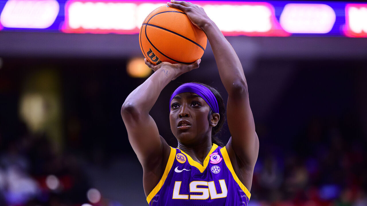 CHICAGO, ILLINOIS - DECEMBER 19: Flau'jae Johnson #4 of the LSU Tigers in action against the UIC Flames at the Credit Union 1 Arena on December 19, 2024 in Chicago, Illinois.