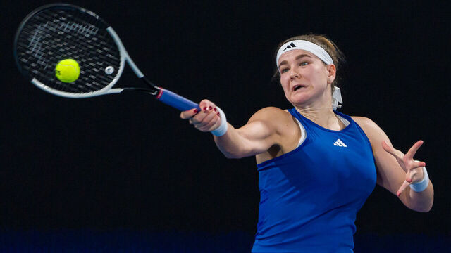 SYDNEY, AUSTRALIA - JANUARY 03: Karolina Muchova of Czechia plays a forehand in the quarter-final match against Jasmine Paolini of Italy during day eight of the 2025 United Cup at Ken Rosewall Arena on January 03, 2025 in Sydney, Australia.