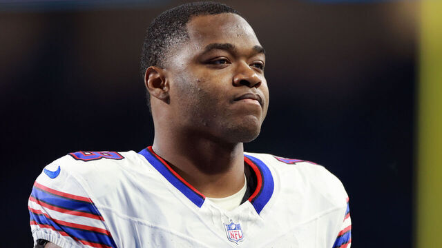 DETROIT,MICHIGAN-DECEMBER 15: Wide receiver Amari Cooper (18) of the Buffalo Bills walks off of the field at halftime of a game between the Detroit Lions and the Buffalo Bills in Detroit, Michigan USA, on Sunday, December 15, 2024.
