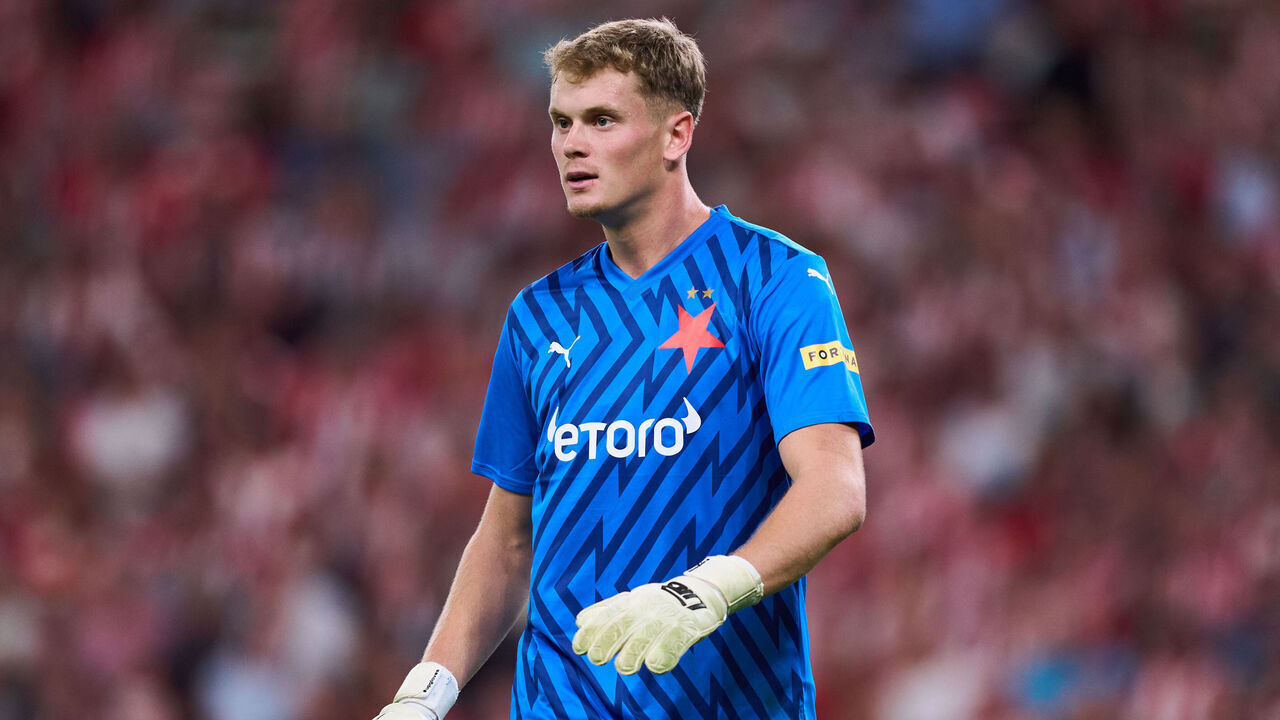 BILBAO, SPAIN - OCTOBER 24: Antonin Kinsky of SK Slavia Praha looks on during the UEFA Europa League 2024/25 League Phase MD3 match between Athletic Club and SK Slavia Praha at Estadio de San Mames on October 24, 2024 in Bilbao, Spain.