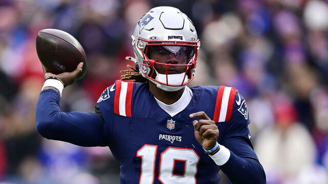 FOXBOROUGH, MASSACHUSETTS - JANUARY 05: Joe Milton III #19 of the New England Patriots throws a pass against the Buffalo Bills during the first quarter at Gillette Stadium on January 05, 2025 in Foxborough, Massachusetts.