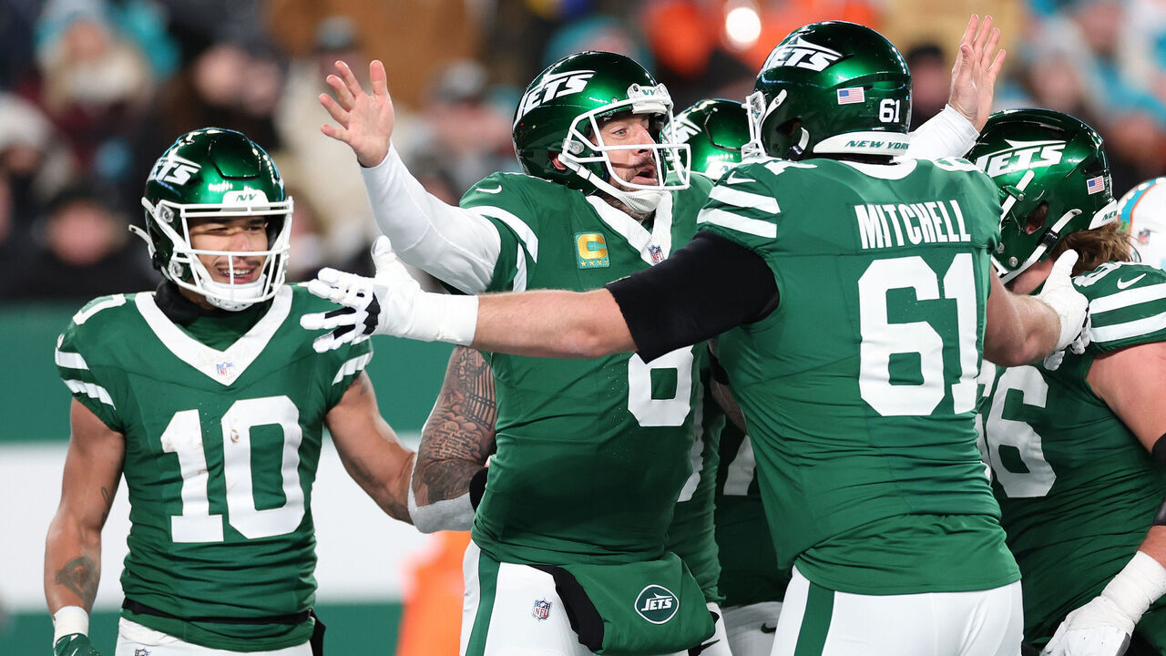 EAST RUTHERFORD, NEW JERSEY - JANUARY 05: Aaron Rodgers #8 of the New York Jets celebrates with teammates after throwing his 500th career touchdown against the Miami Dolphins during the second quarter at MetLife Stadium on January 05, 2025 in East Rutherford, New Jersey.