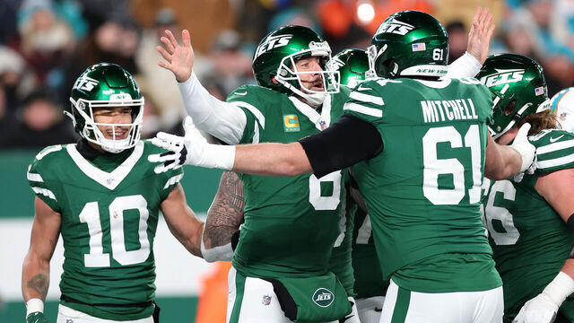 EAST RUTHERFORD, NEW JERSEY - JANUARY 05: Aaron Rodgers #8 of the New York Jets celebrates with teammates after throwing his 500th career touchdown against the Miami Dolphins during the second quarter at MetLife Stadium on January 05, 2025 in East Rutherford, New Jersey.