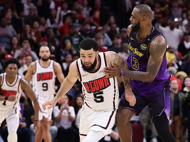 VanVleet's late steal helps Rockets hold on to win vs. Lakers | theScore.com