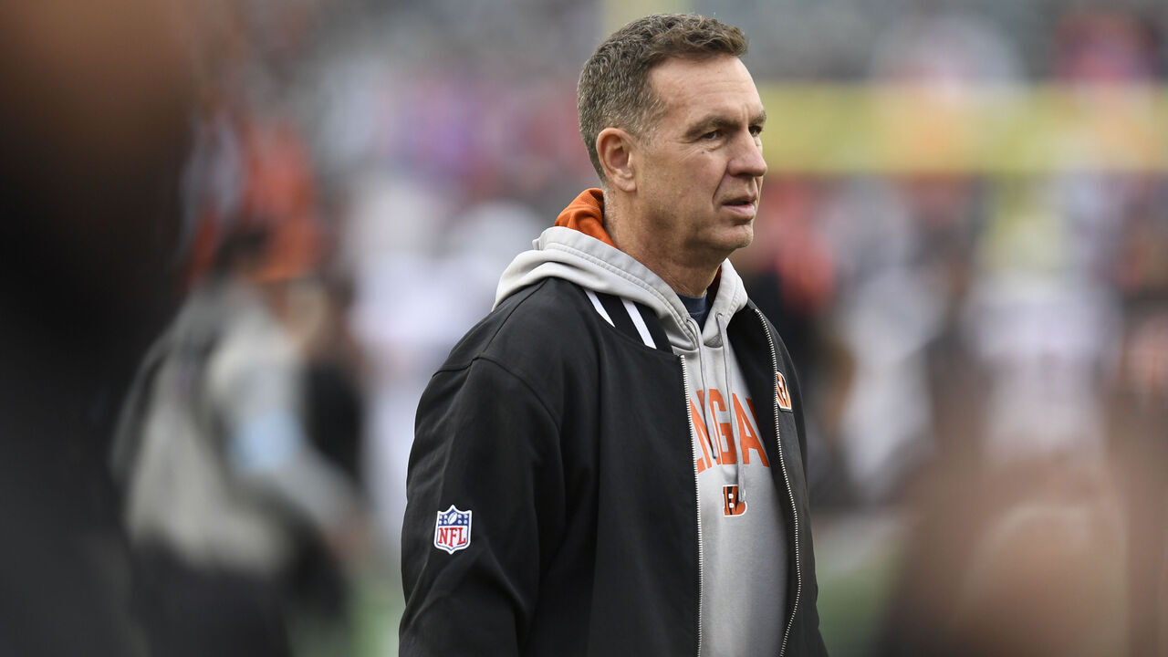 CINCINNATI, OH - DECEMBER 28: Cincinnati Bengals Defensive Coordinator Lou Anarumo looks on before the NFL football game between the Denver Broncos and the Cincinnati Bengals on December 28, 2024, at Paycor Stadium in Cincinnati, Ohio.