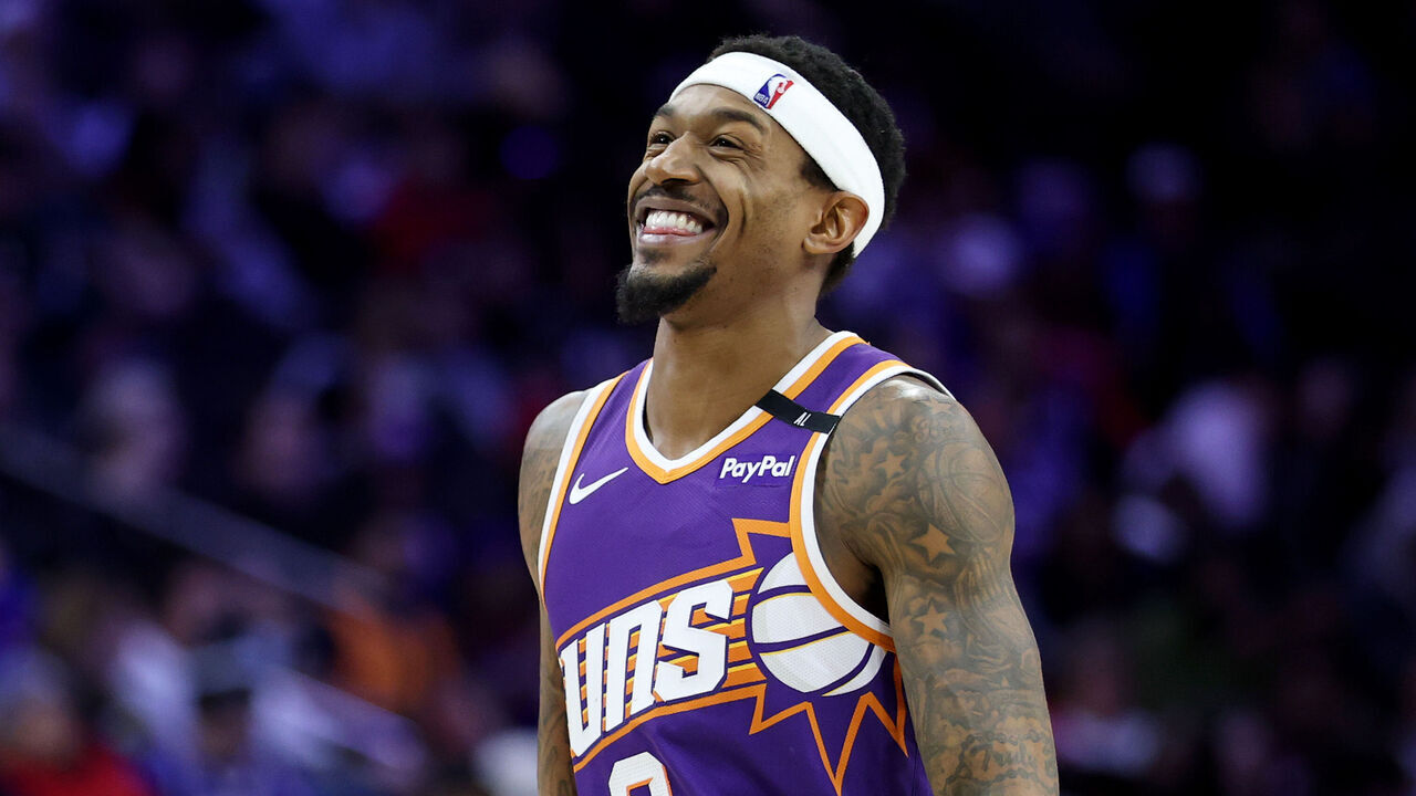 PHILADELPHIA, PENNSYLVANIA - JANUARY 06: Bradley Beal #3 of the Phoenix Suns smiles during the second half against the Philadelphia 76ers at the Wells Fargo Center on January 06, 2025 in Philadelphia, Pennsylvania.