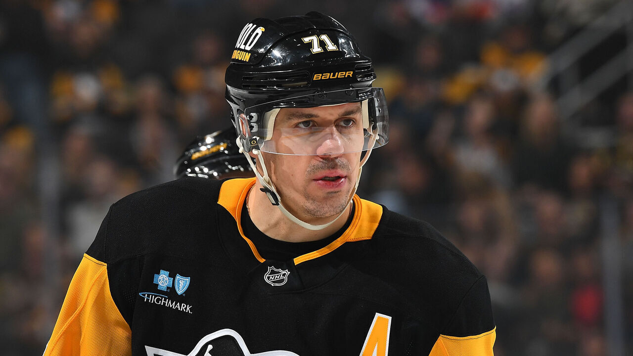 PITTSBURGH, PA - DECEMBER 29: Evgeni Malkin #71 of the Pittsburgh Penguins skates during the game against the New York Islanders at PPG PAINTS Arena on December 29, 2024 in Pittsburgh, Pennsylvania.