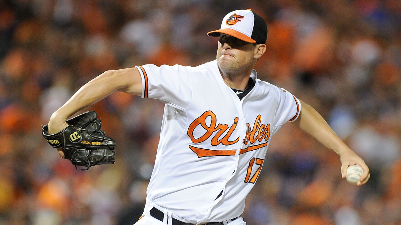 BALTIMORE, MD - AUGUST 19: Brian Matusz #17 of the Baltimore Orioles pitches against the New York Mets at Oriole Park at Camden Yards on August 19, 2015 in Baltimore, Maryland.