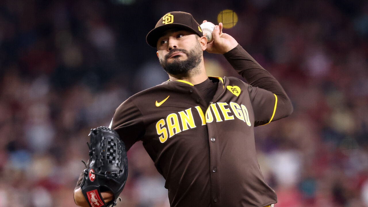 PHOENIX, ARIZONA - SEPTEMBER 29: Starter Martín Pérez #54 of the San Diego Padres pitches against the Arizona Diamondbacks during the game at Chase Field on September 29, 2024 in Phoenix, Arizona. The Diamondbacks defeated the Padres 11-2.