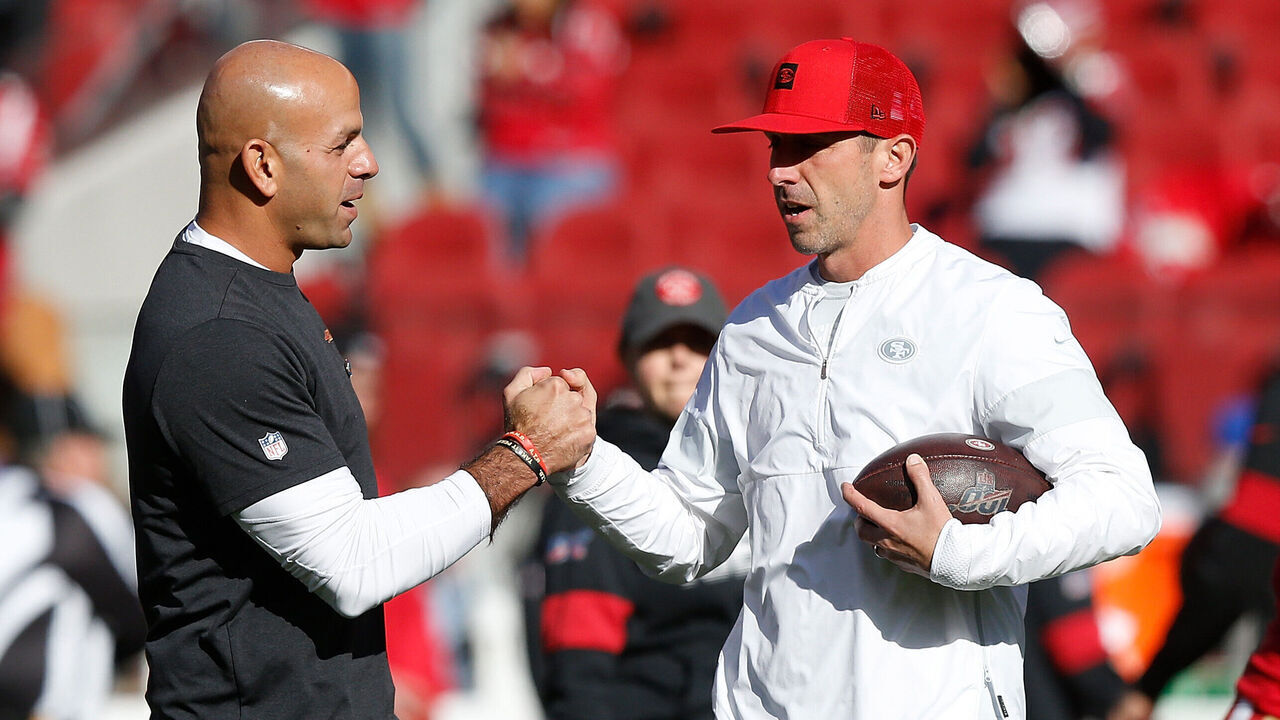 SANTA CLARA, CALIFORNIA - DECEMBER 15: Head coach Kyle Shanahan of the San Francisco 49ers talks to defensive co-ordinator Robert Saleh during the warm up before the game against the Atlanta Falcons at Levi's Stadium on December 15, 2019 in Santa Clara, California.