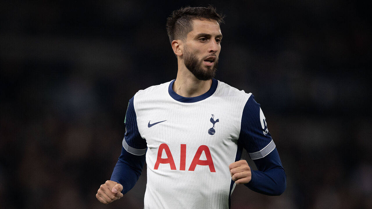 LONDON, ENGLAND - OCTOBER 30: Rodrigo Bentancur of Tottenham Hotspur during the Carabao Cup Fourth Round match between Tottenham Hotspur and Manchester City at Tottenham Hotspur Stadium on October 30, 2024 in London, England.
