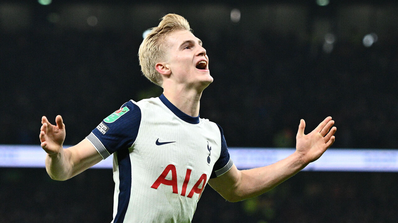 LONDON, ENGLAND - JANUARY 8: Lucas Bergvall of Tottenham Hotspur FC celebrates after scoring the first goal during the Carabao Cup Semi Final First Leg match between Tottenham Hotspur and Liverpool at Tottenham Hotspur Stadium on January 8, 2025 in London, England.