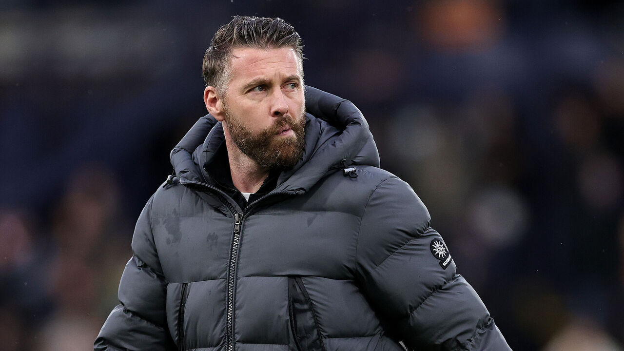 LUTON, ENGLAND - JANUARY 01: Rob Edwards, the Luton Town manager, looks on during the Sky Bet Championship match between Luton Town FC and Norwich City FC at on January 01, 2025 in Luton, England.