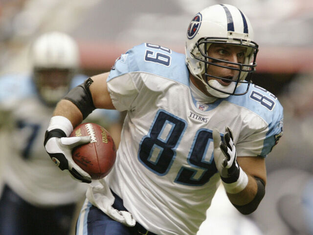 HOUSTON - DECEMBER 21: Tight end Frank Wycheck #89 of the Tennessee Titans runs the ball during the game against the Houston Texans on December 21, 2003 at Reliant Stadium in Houston, Texas. The Titans won 27-24.
