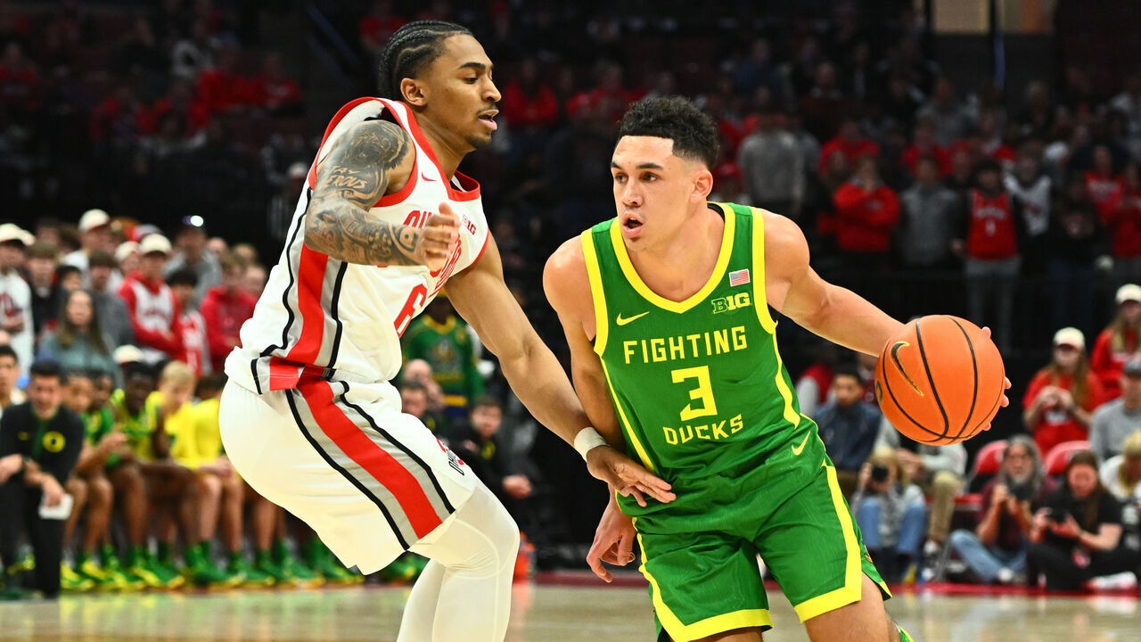 COLUMBUS, OHIO - JANUARY 9: Jackson Shelstad #3 of the Oregon Ducks advances the ball as Ques Glover #6 of the Ohio State Buckeyes defends during the first half of a game at Value City Arena on January 9, 2025 in Columbus, Ohio.