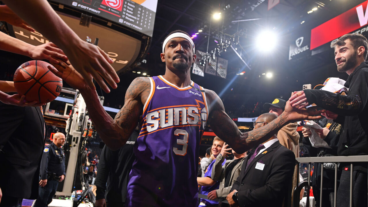PHOENIX, AZ - JANUARY 9: Bradley Beal #3 of the Phoenix Suns greets the fans after the game against the Atlanta Hawks on January 9, 2025 at Footprint Center in Phoenix, Arizona. Mandatory Copyright Notice: Copyright 2025 NBAE