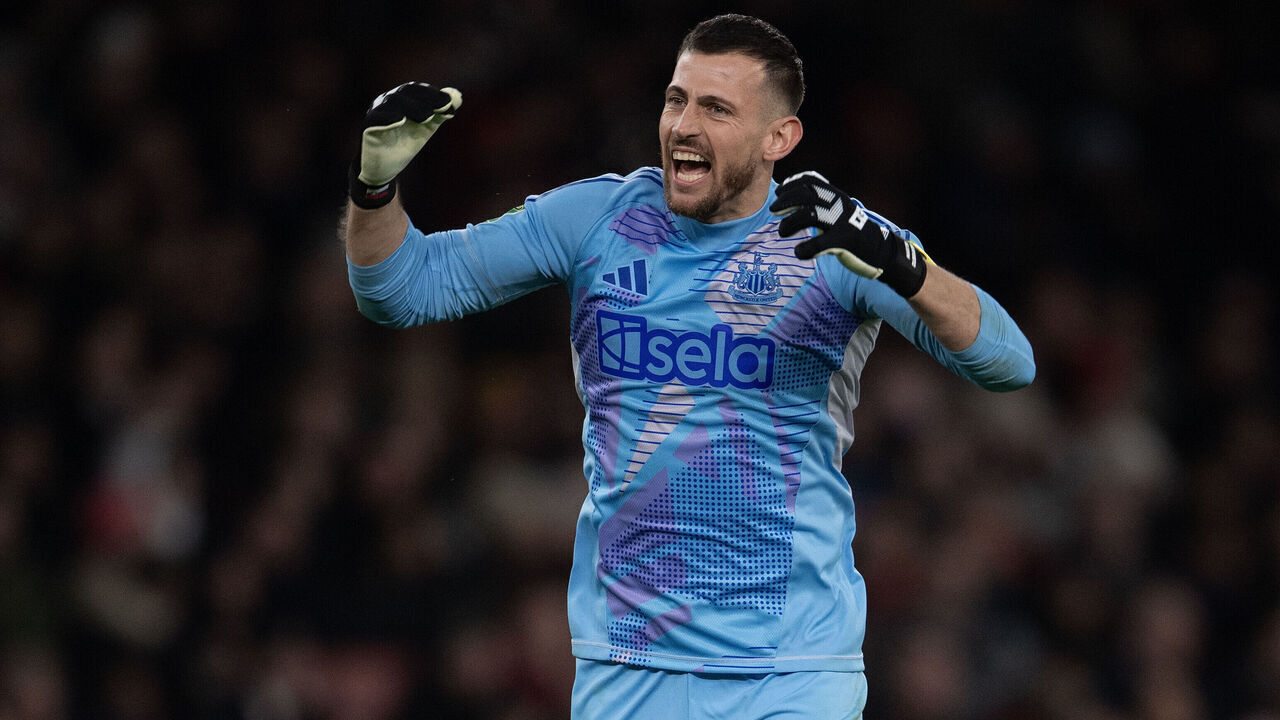 LONDON, ENGLAND - JANUARY 07: Martin Dubravka of Newcastle United during the Carabao Cup Semi Final First Leg match between Arsenal and Newcastle United at Emirates Stadium on January 07, 2025 in London, England.