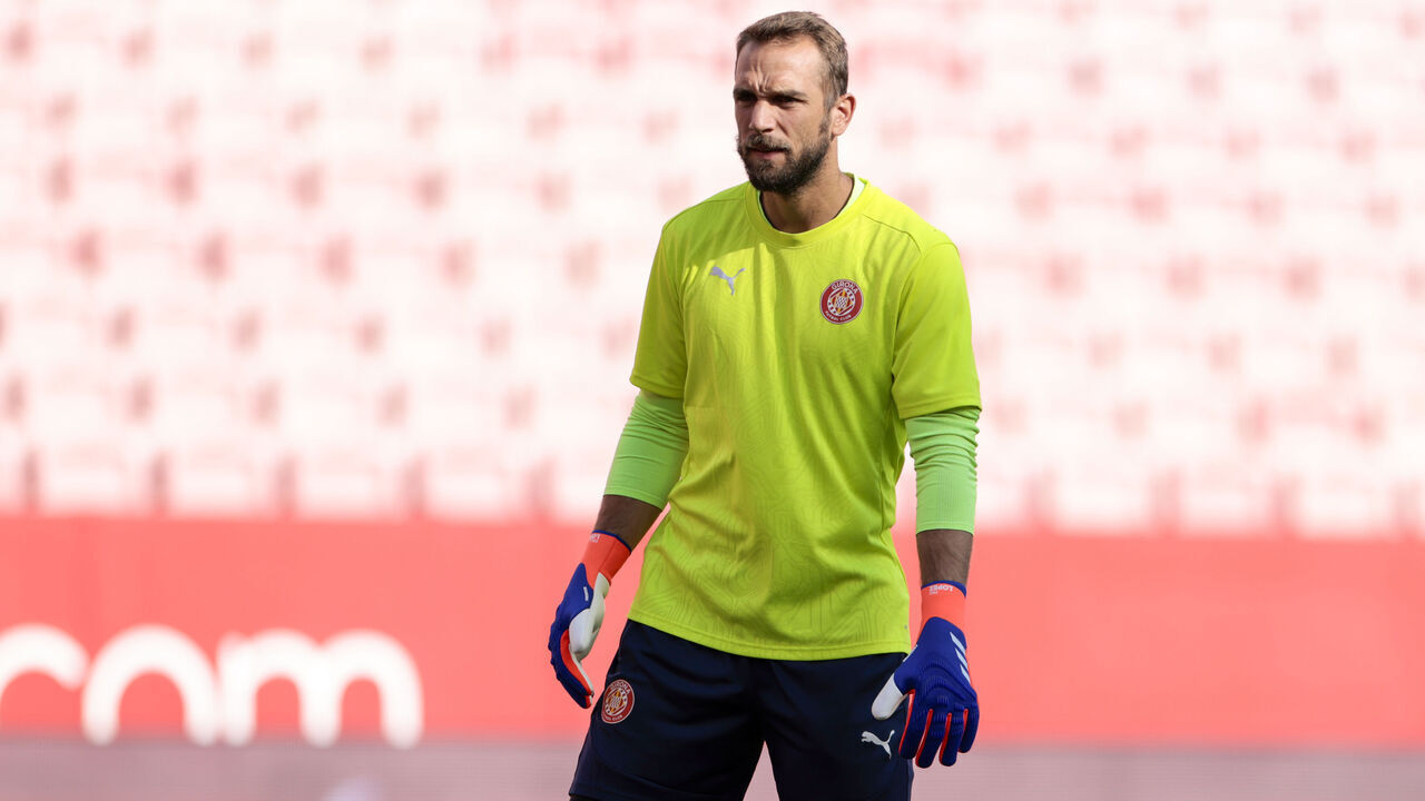 Pau Lopez of Girona FC is in action during the La Liga EA Sports match between Sevilla FC and Girona CF at Nuevo Mirandilla in Seville, Spain, on September 1, 2024.