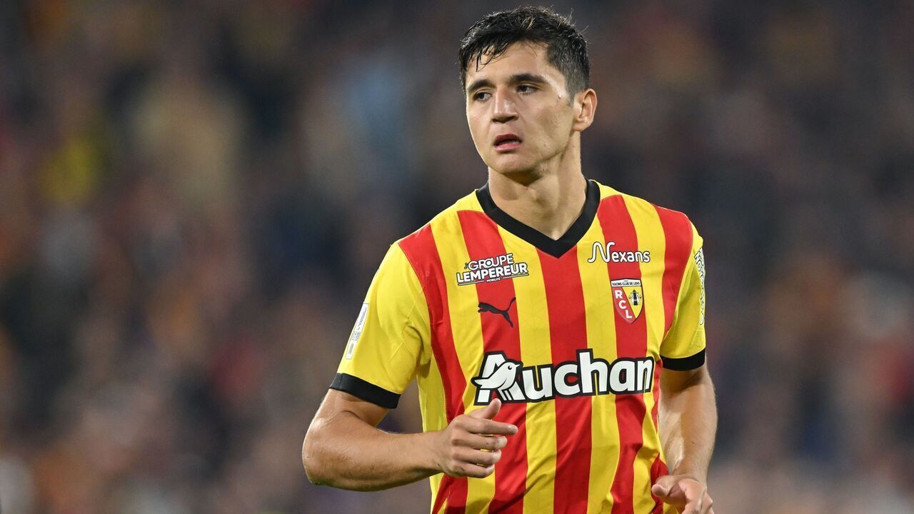LENS - Abdukodir Khusanov of RC Lens during the French Ligue 1 match between RC Lens and Olympique Lyon at Stade Bollaert Delelis on Sept. 15, 2024 in Lens, France. ANP | Hollandse Hoogte | GERRIT VAN KEULEN